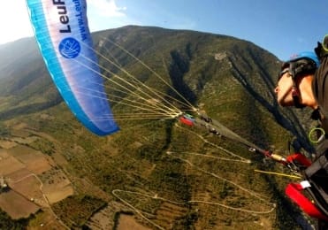 Acrobatic stunts on tandem paragliding Acrobatic stunts on tandem paragliding